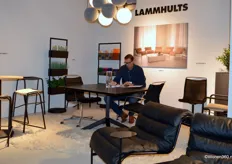 Allard Kwast, agent van onder andere Lammhults, brengt drie nieuwigheden onder de aandacht van bezoekers: de Atlas stoel, A22 Barkruk en Sunny fauteuil.